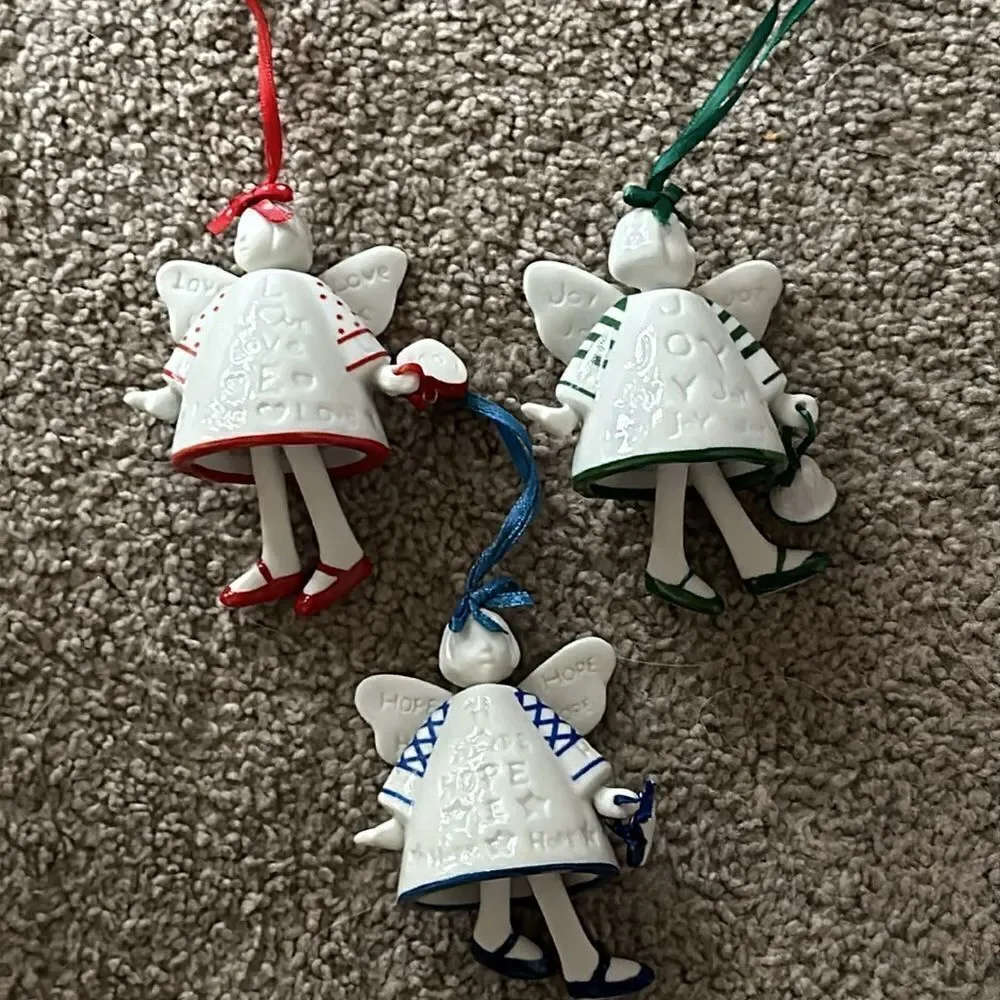 Hallmark Keepsake Ornament: 2002 Hope Joy And Love!